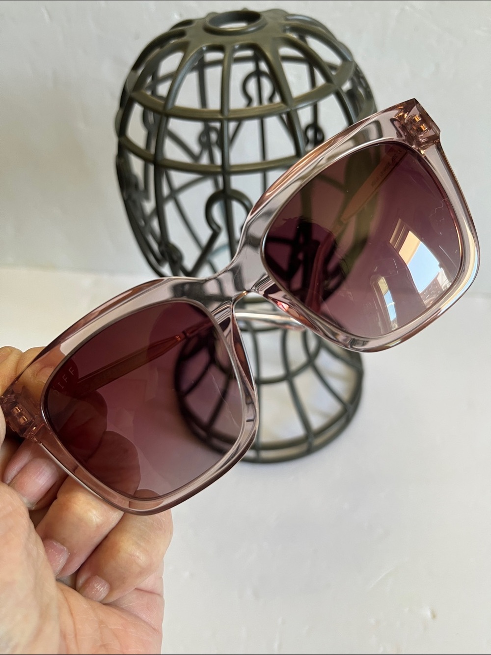 NWOT Diff Eyewear BELLA Light Pink Crystal Wine Gradient Sunglasses - Picture 3 of 12